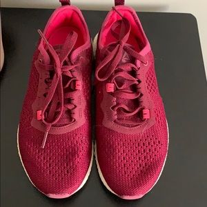 Reebok size 6. Barely used